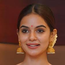 مونیشا موهان منون Monisha Mohan Menon