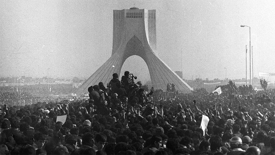 نرسیده به انقلاب