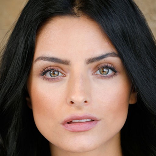 Aislinn Derbez