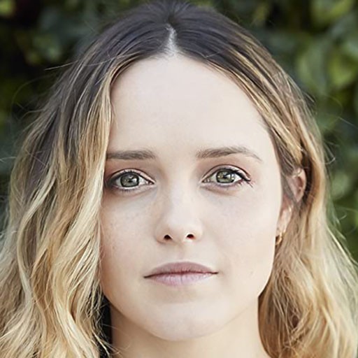 ربکا بریدز Rebecca Breeds