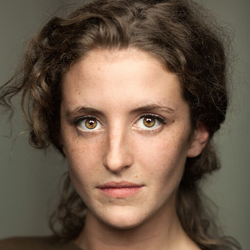  Louisa Harland