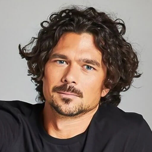 Luke Arnold