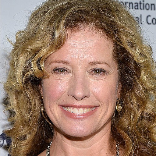 Nancy Travis