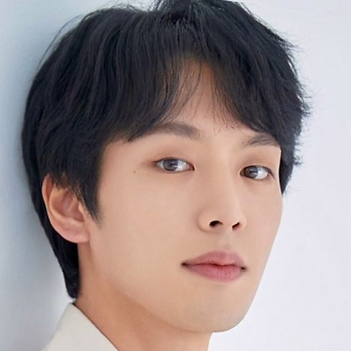 Ki-Taek Lee