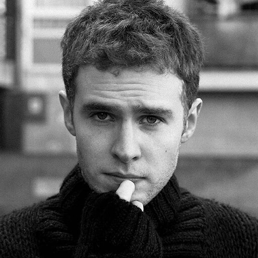 Iain De Caestecker