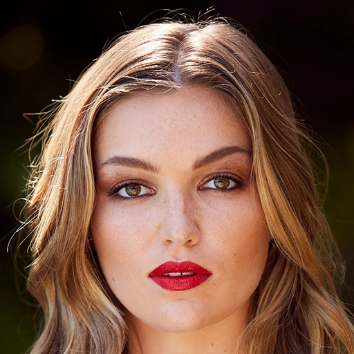 Lili Simmons