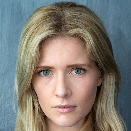 Amy De Bhrún