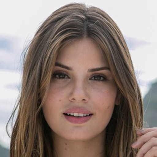 Camila Queiroz