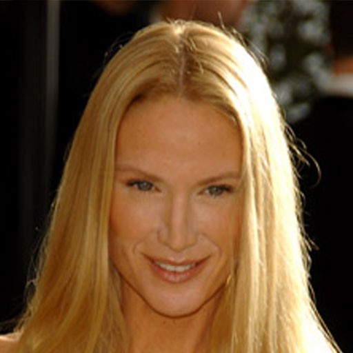 Kelly Lynch