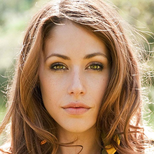 Amanda Crew