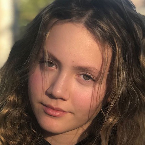Iris Apatow