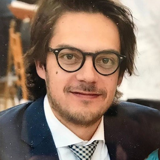 Roberto Flores