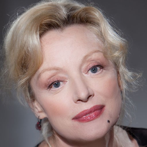 Caroline Silhol