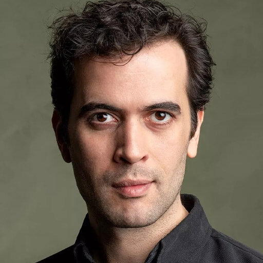 Uygar Özçelik