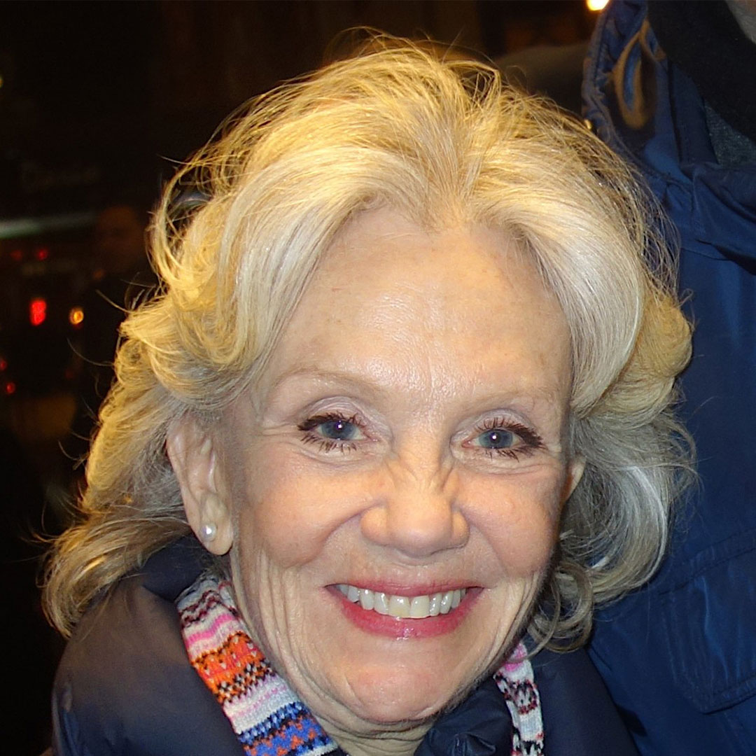 هیلی میلز 