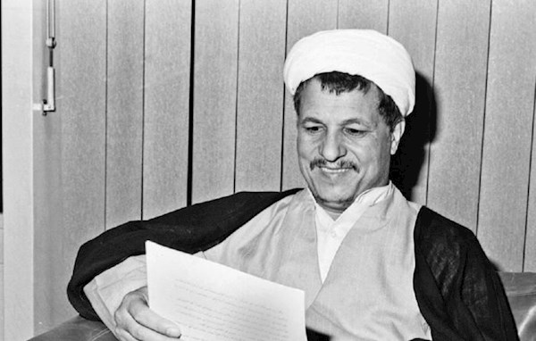 شناسه، قسمت7 ( آیت الله هاشمی رفسنجانی از مجلس به کاخ ریاست جمهوری می رود)