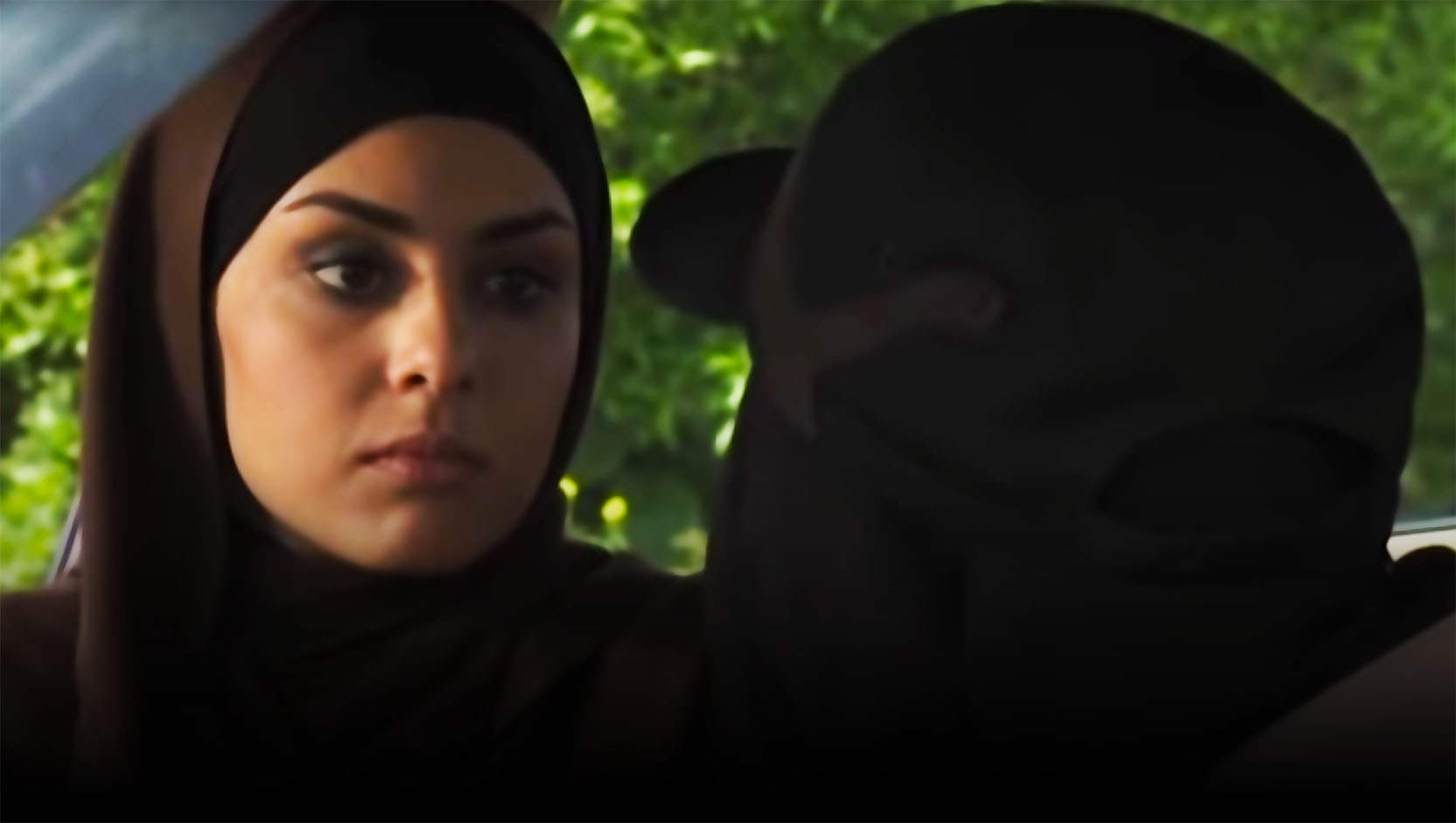 با شیطان دست نده